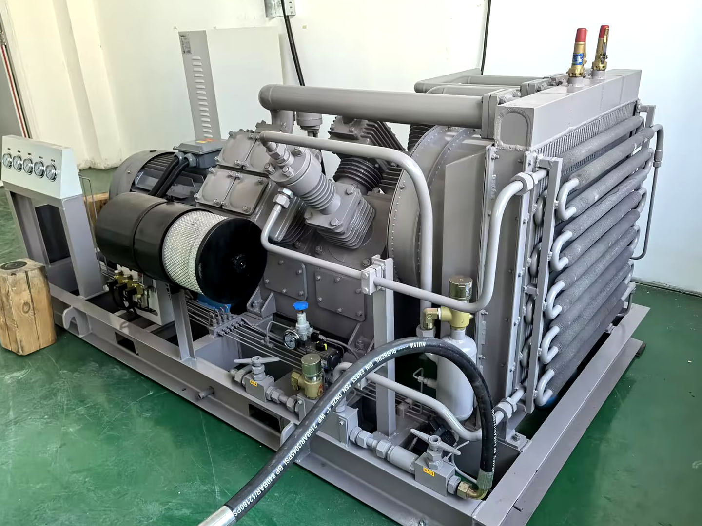 La macchina a pistoni ad alta pressione di Geso aiuta un'università industriale chiave a raggiungere nuove vette nella ricerca scientifica!